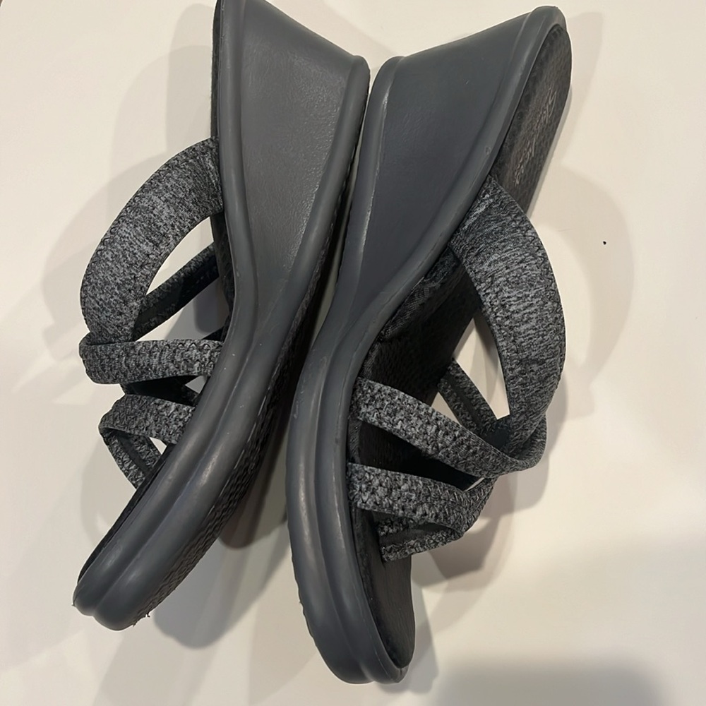 Sketchers Rumbler Gray Fabric Wedge Sandal 11 - Picture 2 of 4